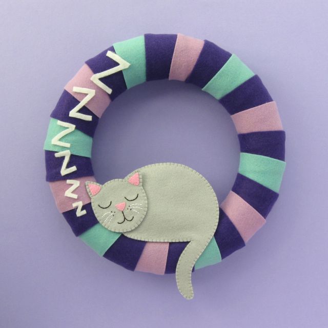 Cosy cat wreath